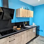 Renove Avec Terrasse Ensoleillee Et Parking A - Fr-1-585-136 Nyaraló