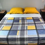 Renove Avec Terrasse Ensoleillee Et Parking A - Fr-1-585-136