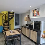 Renove Avec Terrasse Ensoleillee Et Parking A - Fr-1-585-136 Nyaraló