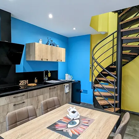 Renove Avec Terrasse Ensoleillee Et Parking A - Fr-1-585-136