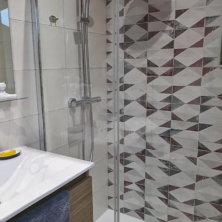 Renove Avec Terrasse Ensoleillee Et Parking A - Fr-1-585-136 Feriehus