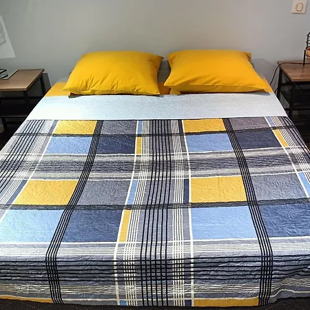 Renove Avec Terrasse Ensoleillee Et Parking A - Fr-1-585-136