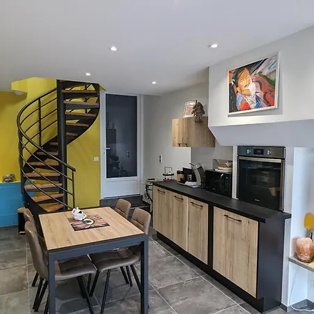 Renove Avec Terrasse Ensoleillee Et Parking A - Fr-1-585-136 Vakantiehuis